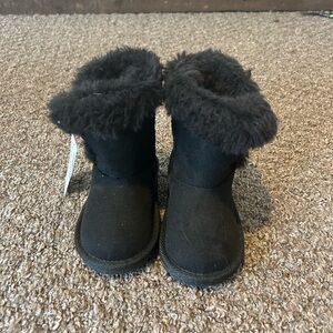 Cozy Black Fur-Lined Boots